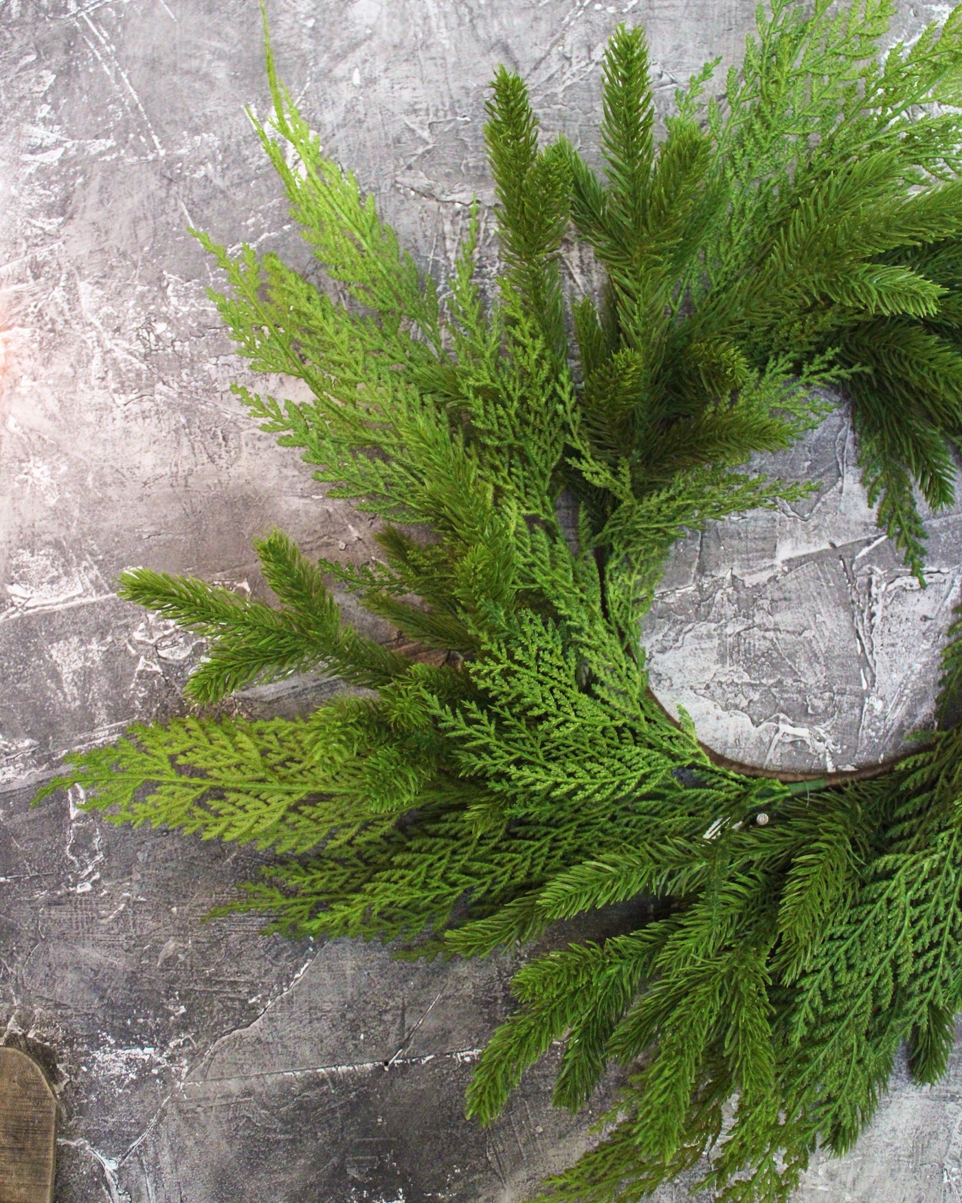 20” Fresh Touch Spruce & Cedar Wreath