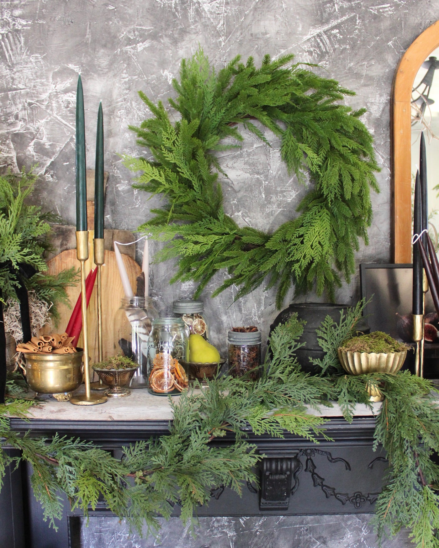 26” Fresh Touch Spruce & Cedar Wreath