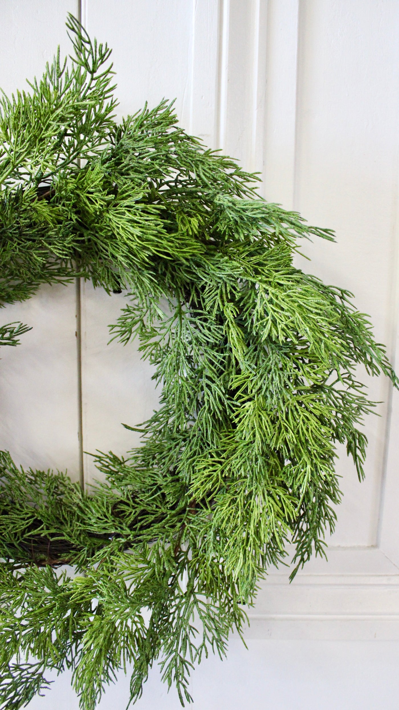 20” Eastern White Cedar Wreath ( Real Touch)